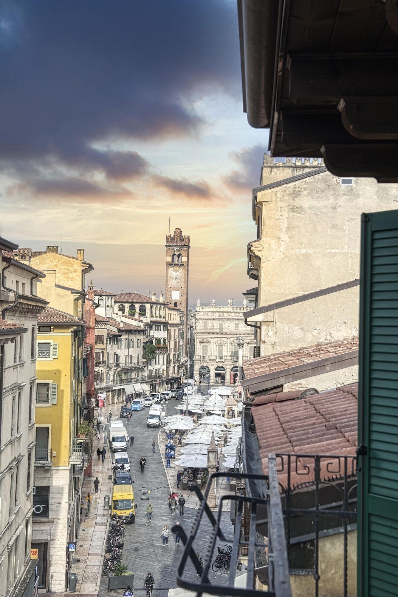 Relais Balcone Di Giulietta Hotel Verona Kültér fotó The Piazza del Mercato