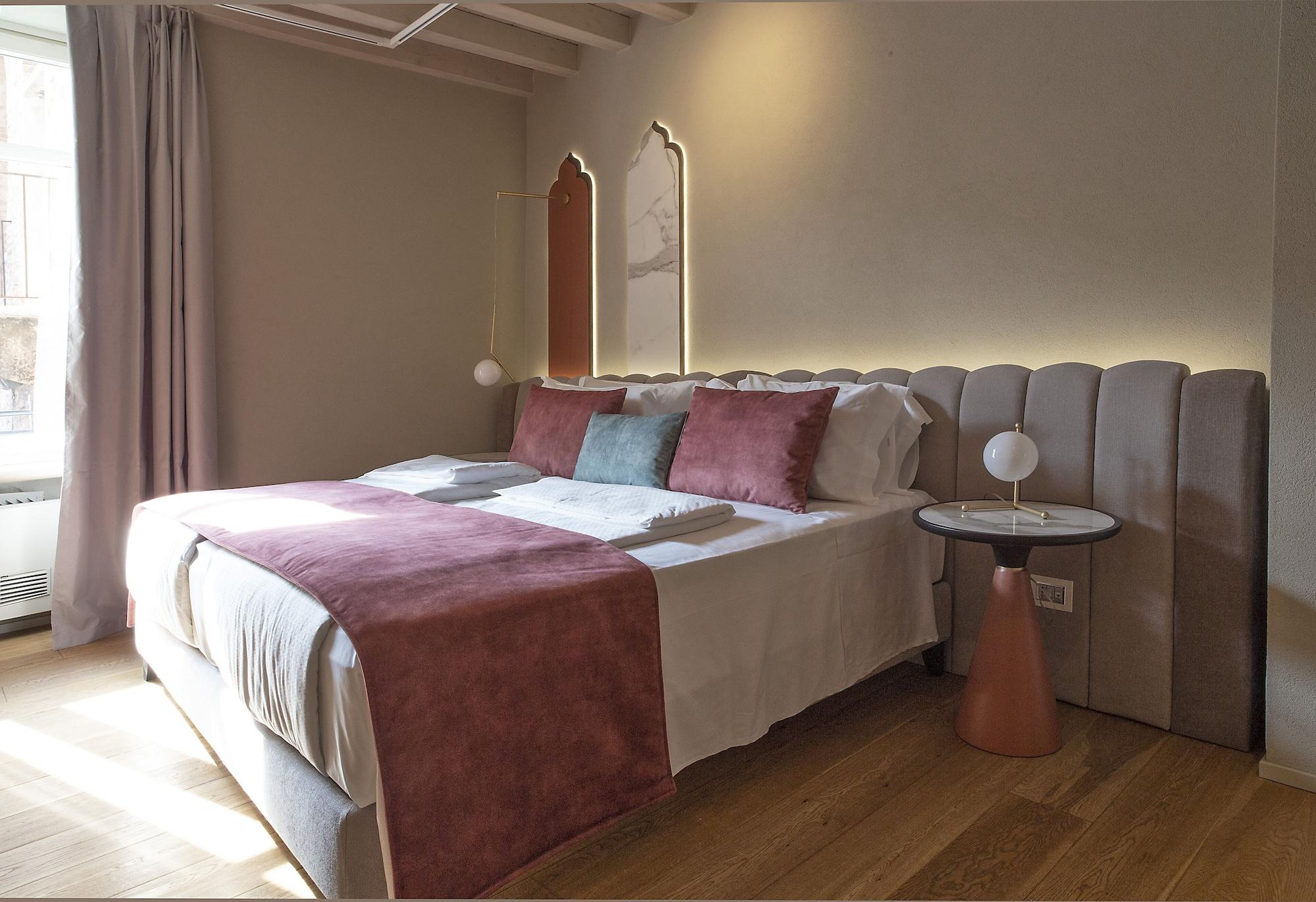 Relais Balcone Di Giulietta Hotel Verona Kültér fotó A bedroom in the hotel